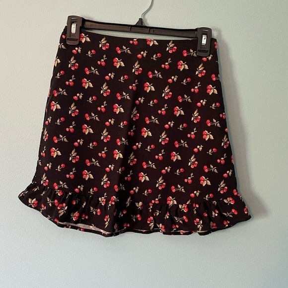 Abercrombie & Fitch Dresses & Skirts - Abercrombie Cherry Print Skirt — Size XS